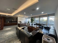 地铁口丨大气老板室 全部家具丨给钱就租 随时看房丨接待 会客