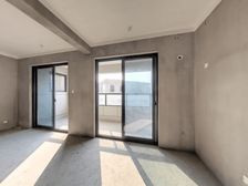 石碶,急售,雅上云境,全新毛坯,双阳台,户型好,临轻轨