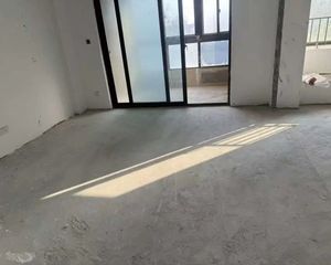 邱隘 满二 近地铁 双卫生间 车位充足 出行方便 刚需小三居