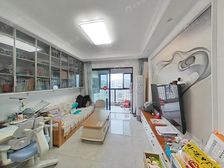 尹山湖新上 可看双湖景 自住婚装保养很不错 全天采光好 诚售