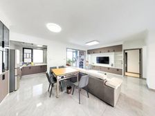 全新装修 家具家电 离口近 108万一口价