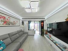 北京市房山区良乡西潞园二里中间楼层两居室。