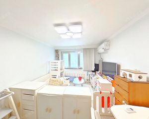 亚奥人家博洛尼精装修两居室