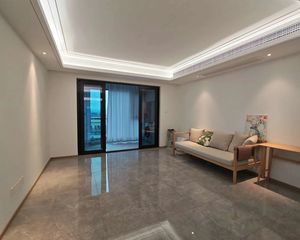 世茂中南璀璨云堤4室2厅2卫南朝向330.0万元/套出售
