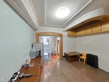 电梯三房,已交电梯费。非顶楼,看房随时,有钥匙,房东诚心出手