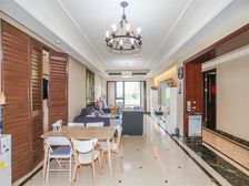 绿城大平层4房 客厅三面采光 平视小区全景