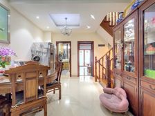 C户型 业主诚售 精装修 大金空调 地暖拎包入住 欢迎品鉴。