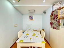 新华小区双南房间的二室一厅,南北通透全明户型,中间楼层满5年