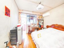 14线轨交50米,双南两房,边套全明,小区中间位置