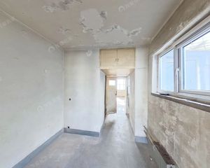 地铁12号线,798对面,南北通透两居室,看房方便