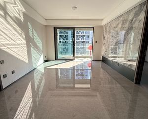 璀璨天鑫里4室2厅2卫南朝向338.0万元/套出售