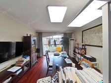 三开间朝南,带大露台,户型非常好,诚意出售,