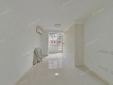 电梯房,港机新村·1室。精装修,带露台。拎包入住。