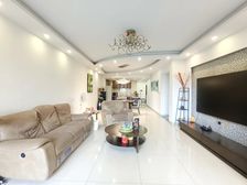 江景房 保利港湾国际 四房精装修 朝向中庭