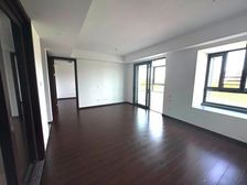 前湾:大华紫樾府 交通便利 近医院 南北通透 电梯房 正规商