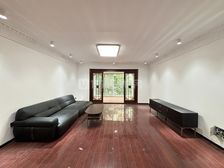 85.6万 东晖国际电梯三房 红木雕花装修 不临街