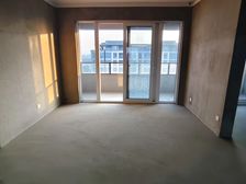 新兴岚湾小区4室2厅2卫南朝向135.0万元/套出售