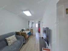 天坛东门地铁旁 体育馆精装修 户型方正有客厅 采光充足