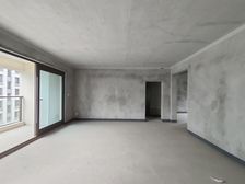 大渡口区 绿地听江左岸四期 四房 64万