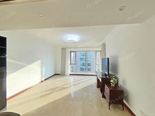 世茂中高区看江景+天鹅湖景观,东南两房主卧带阳台,费率1个点