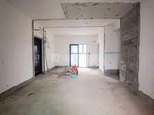 山水如画旁 城中半岛 135平 毛坯 满两年 有钥匙