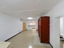 老少皆宜地铁旁一层有大阳台出入方便随时看房