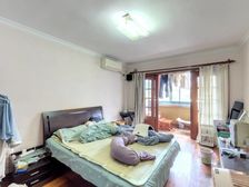 新上新华小区南北两房,满五年,业主诚意出售价格可谈