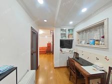 中间楼层,南北全明户型,位置安静,产权清晰。