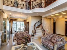 业主出国急售 低于市场 随时看房 南北通透 精装修