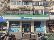 十字路口位置,全家承租,面宽11米,产权清晰,邻近上海南站