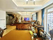 本人最喜欢的一套大顶跃带屋顶花园太舒服了