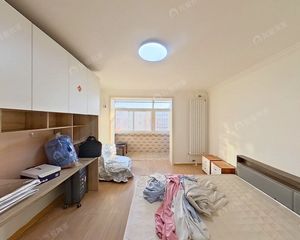 西四环,五里店南里,高楼层,两居室,户型合理