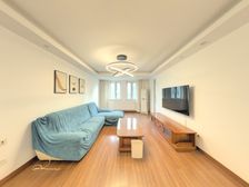 新上房源,小区lou 位置大三房,诚售,地铁口,欢迎品鉴。