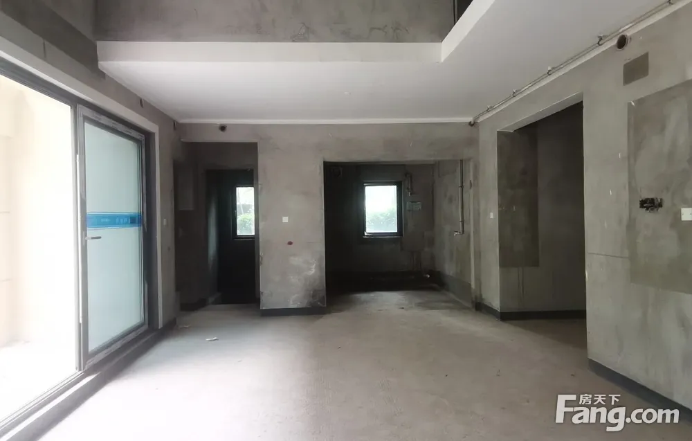 双书包品质小区，下叠别墅带花园 242万