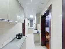 电梯房 精装修 东边套全明南北两房,交通便利