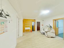 电梯房,有地上车库,相当于2楼,一梯一户,长风公园轨交口