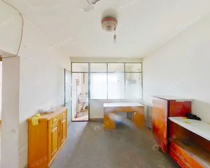 首付20万 南向两居室 今年没有漏雨 有钥匙