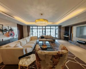 伊泰华府世家带两个车位一个储藏间精装修