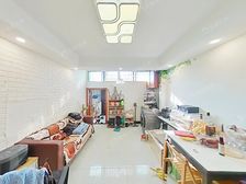 艾东新上 老业主一室一厅,有院子,精装修,诚意出售,大金空调