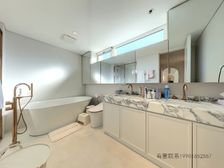 月亮湾一期小高层,中间位置,二次装修200多万保养新