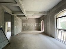 凤岭北边套别墅 前后花园 带地下室 另有三个车位 价格可谈