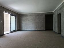 北滨路横厅洋房 绿地海外滩御江山 四房性价比高