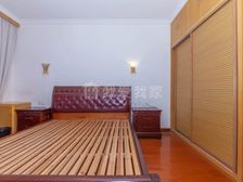 花园位置凤凰层大三房,采光刺眼,南北直通,商圈配套成熟