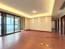 横厅大阳台 二期房龄新 日立空调 全屋地暖 中间位置