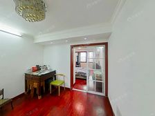 居委楼下 面对小花园 三轨交汇 闹市中的宁静