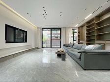 照母山 和记黄埔玥湖园二期 六房 396.5万 带电梯