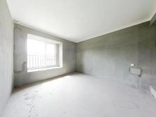 此房朝南无遮挡,采光好,三开间朝南,带电梯,靠中庭