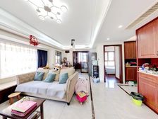 此房源楼层好,位置好,楼间距宽阔,朝南视野广阔。