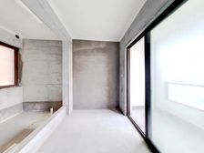 环境优美,能看江,釆光好,房东诚心出售