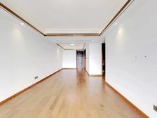 次新小区 精装好楼层 三开间朝南户型好 楼幢位置..